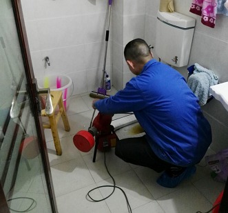 ��ɽ���µ���ˮ������ʲô�r��