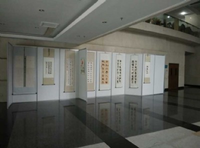 ����WУ��Ʒ�������L����չ���r���X�Ͻ�����չ��